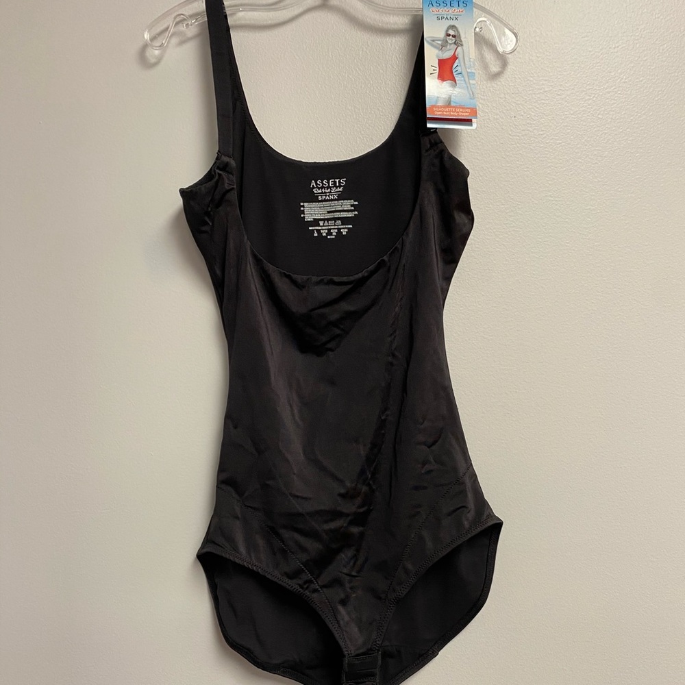 Spanx Assets Red Hot Label